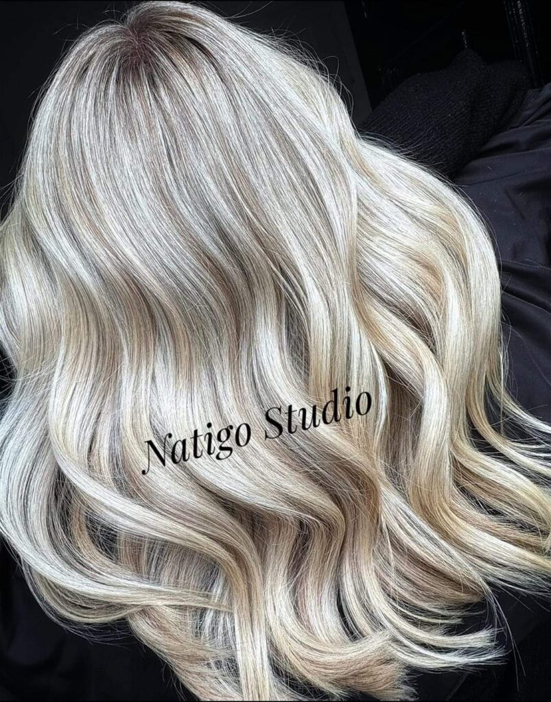 piekne blond włosy w natigo studio rataje poznań