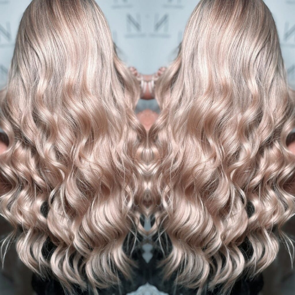 dobry fryzjer w Poznaniu piękne blond włosy